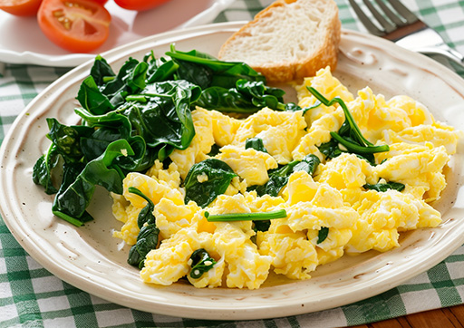 scrambled eggs with spinach