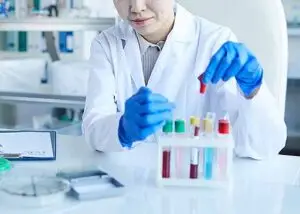 lady-analyzing-samples-for-high-reticulocyte-count