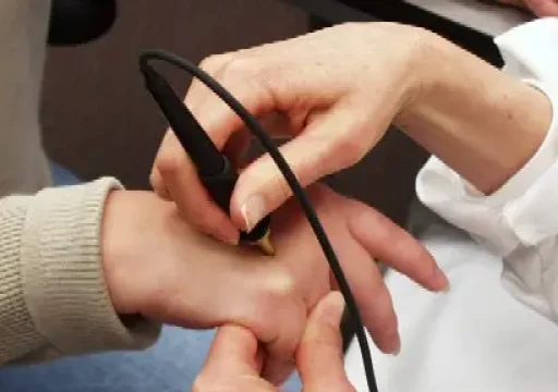 electrodermal-screening-hands